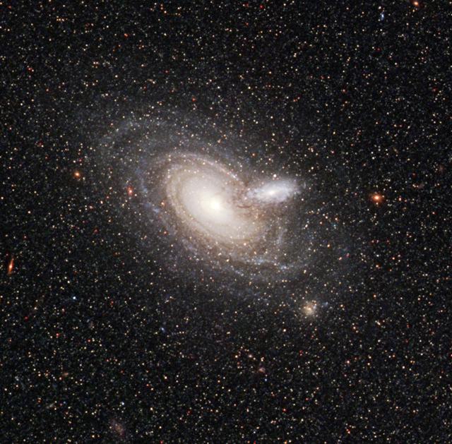 2MASX J00482185-2507365